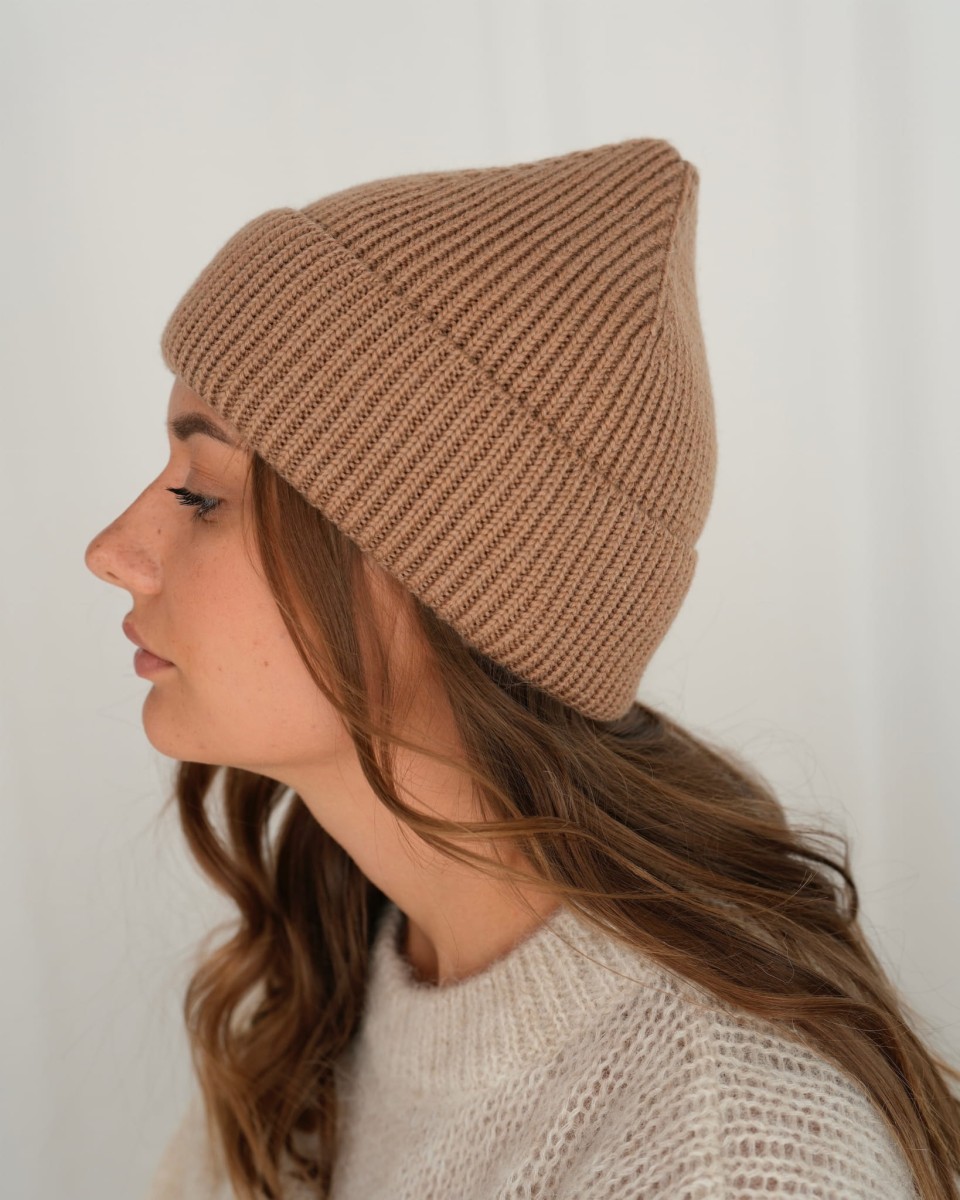 AMBER Czapka z Wełny Merino Carmel