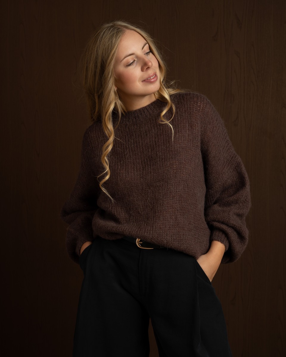 sweter-z-wełny-alpaki-czekoladowy-lanea-cassie.jpg