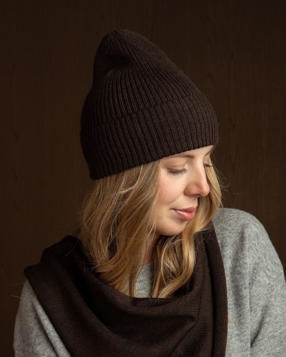 LIVIA LEKKA CZAPKA MERINO CZEKOLADOWA