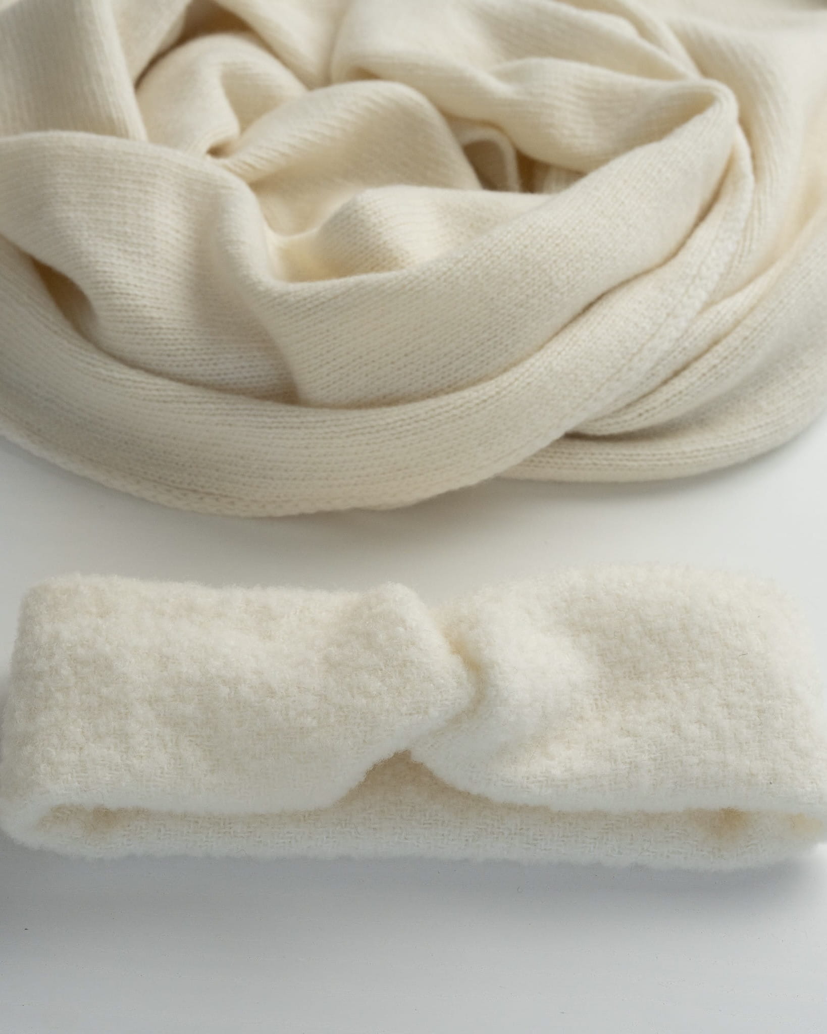 Opaska z wełny merino boucle Ecru