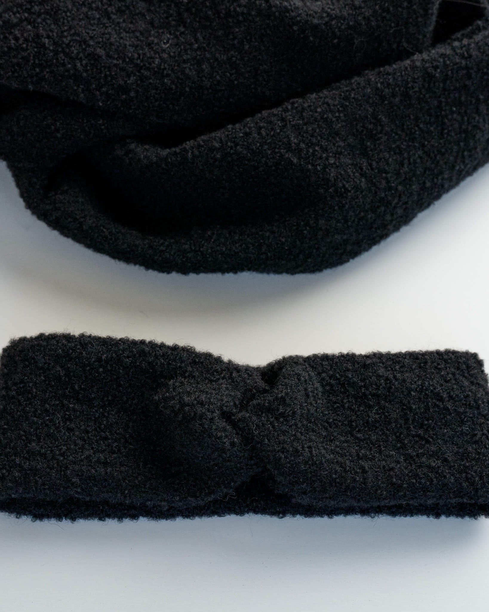 Opaska z wełny merino boucle Czarna