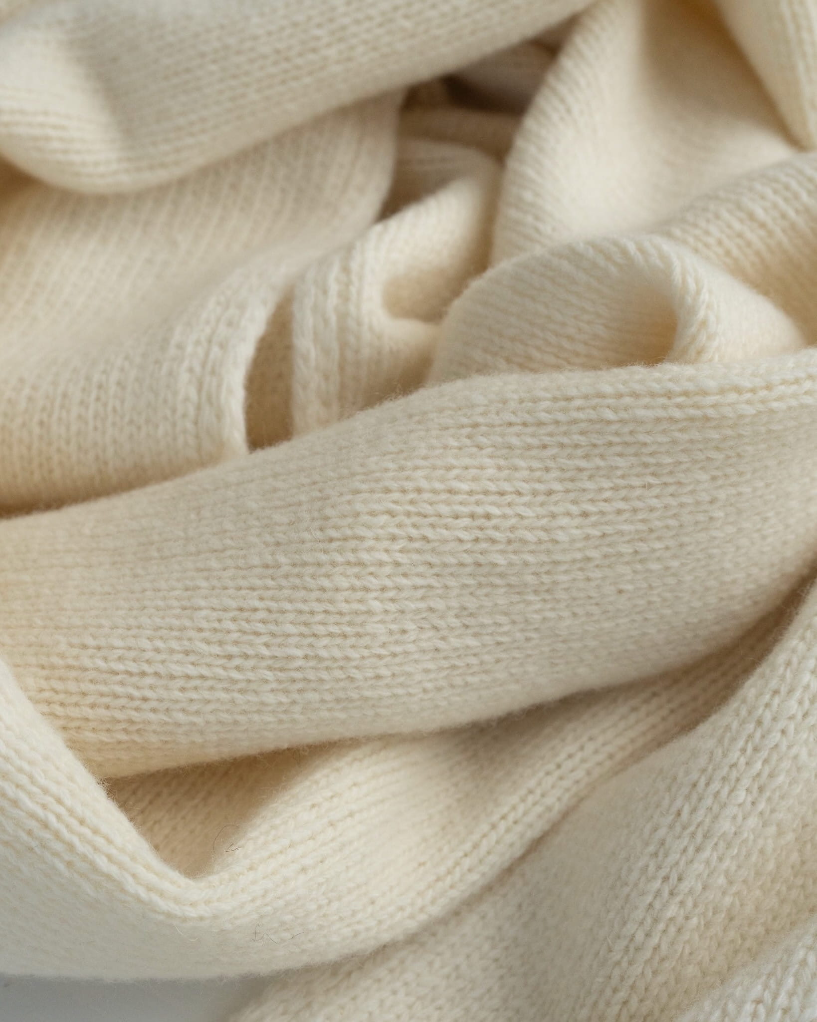 szal-z-wełny-merino-ecru-lanea.jpg