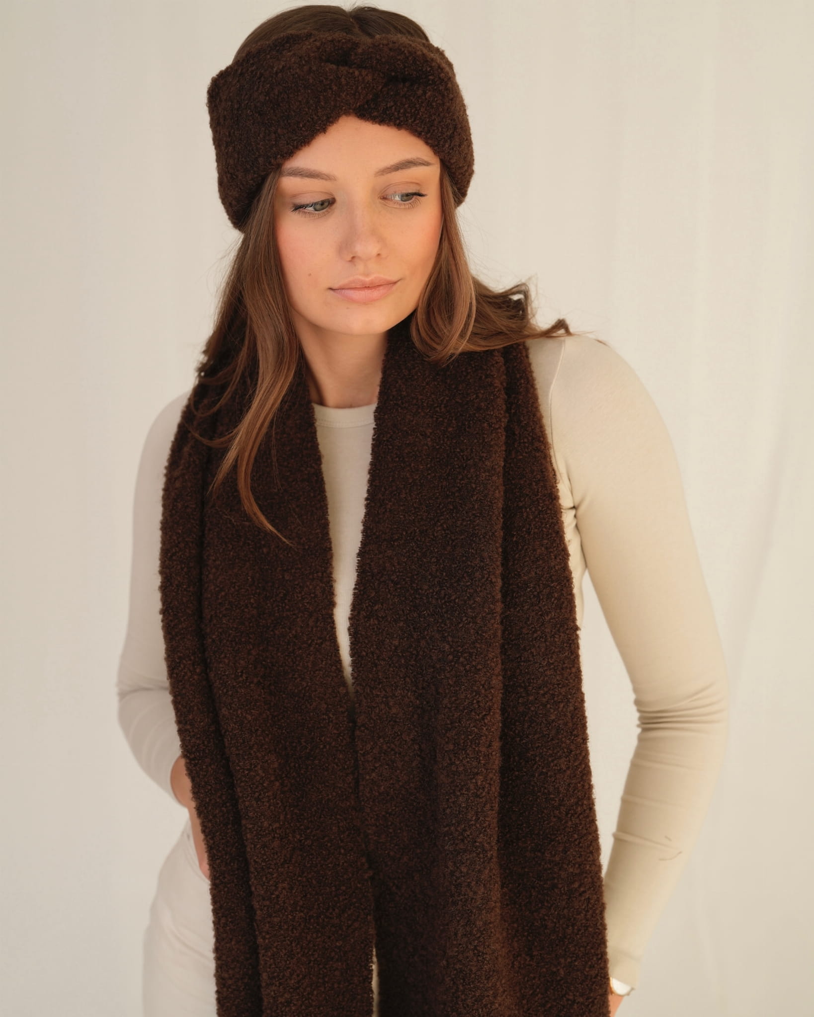 Opaska z wełny merino boucle Czekoladowa