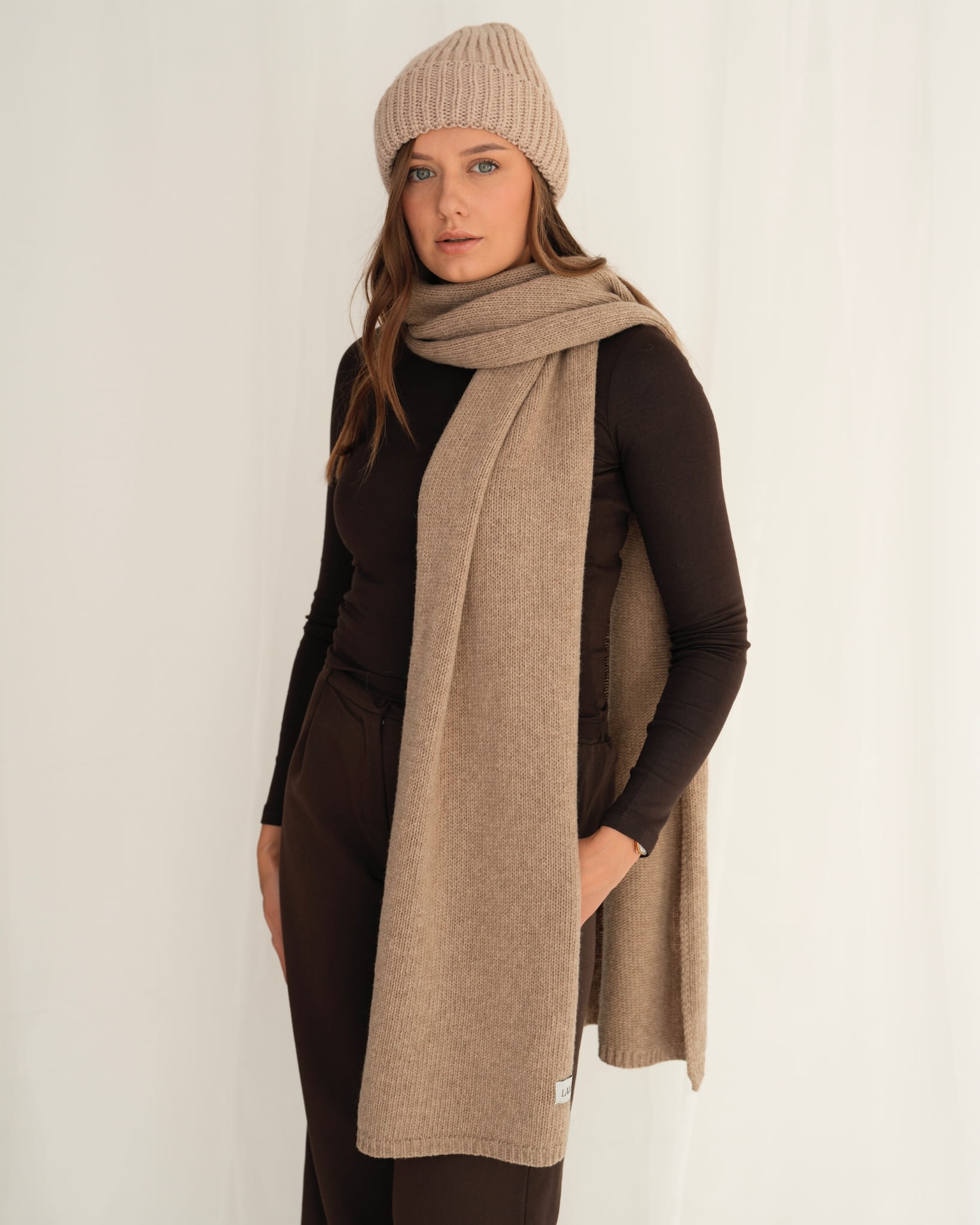 szal-z-wełny-merino-brązowy-lanea.jpg