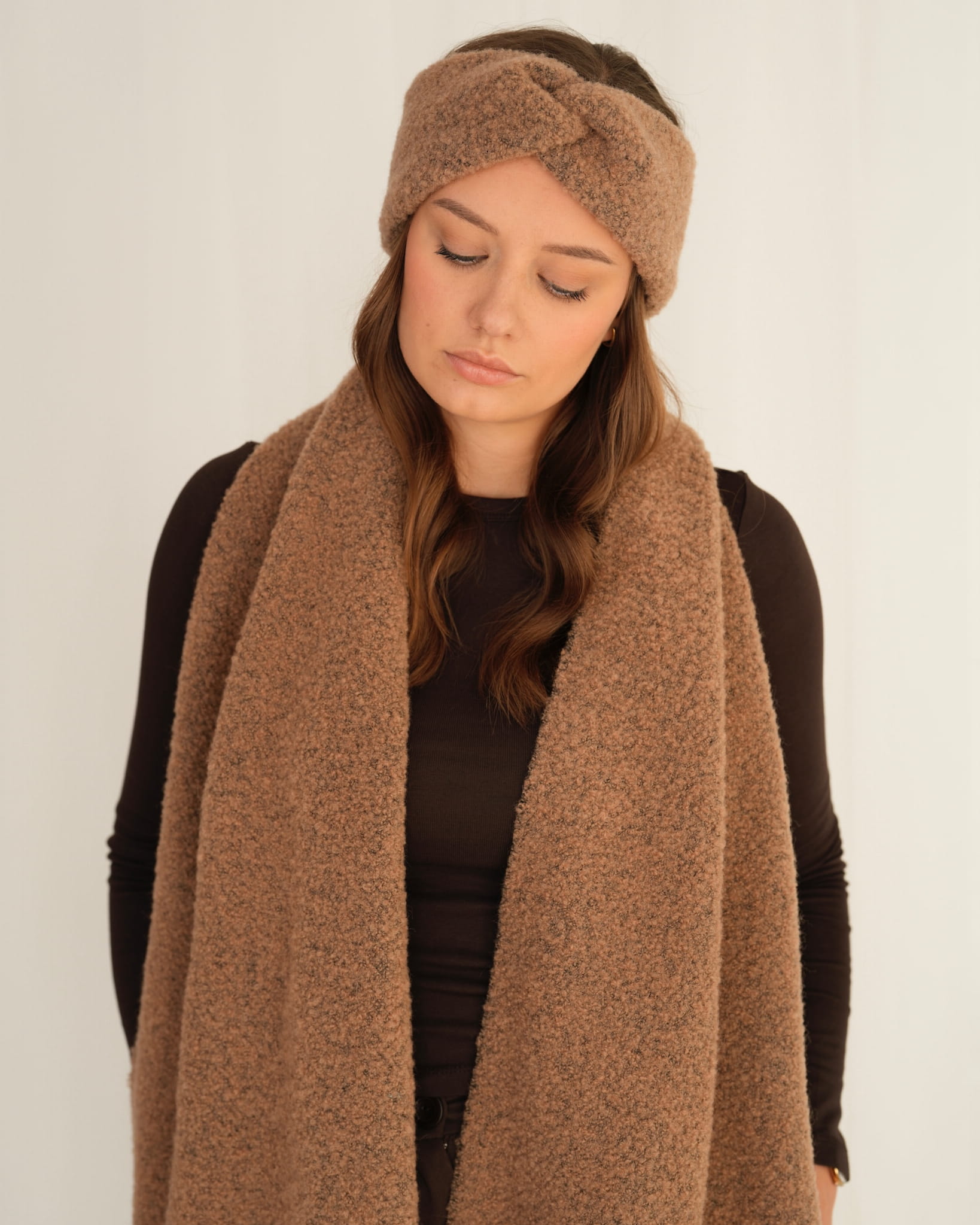 Opaska z wełny merino boucle Brązowa czekoladowa