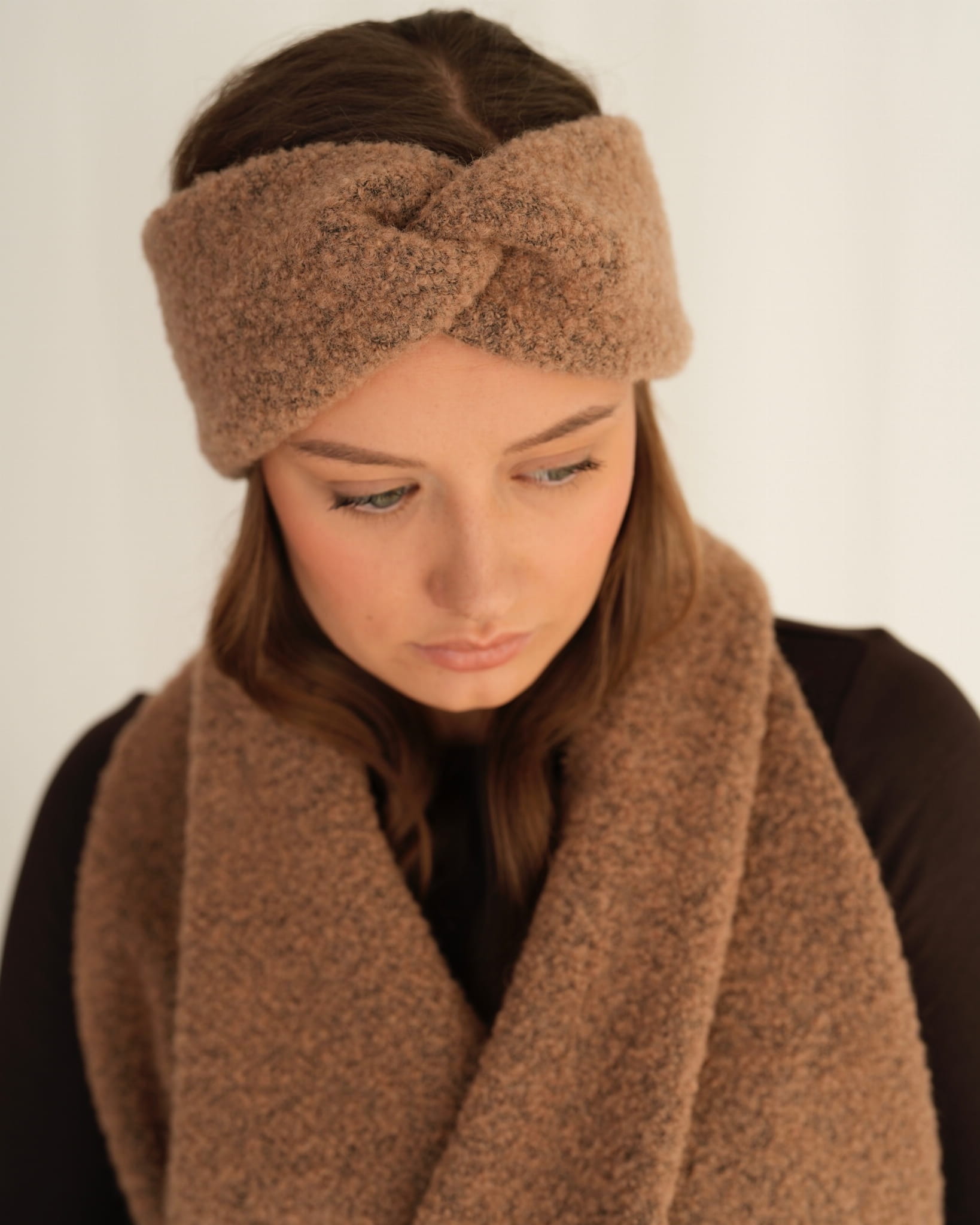 Opaska z wełny merino boucle Brązowa czekoladowa