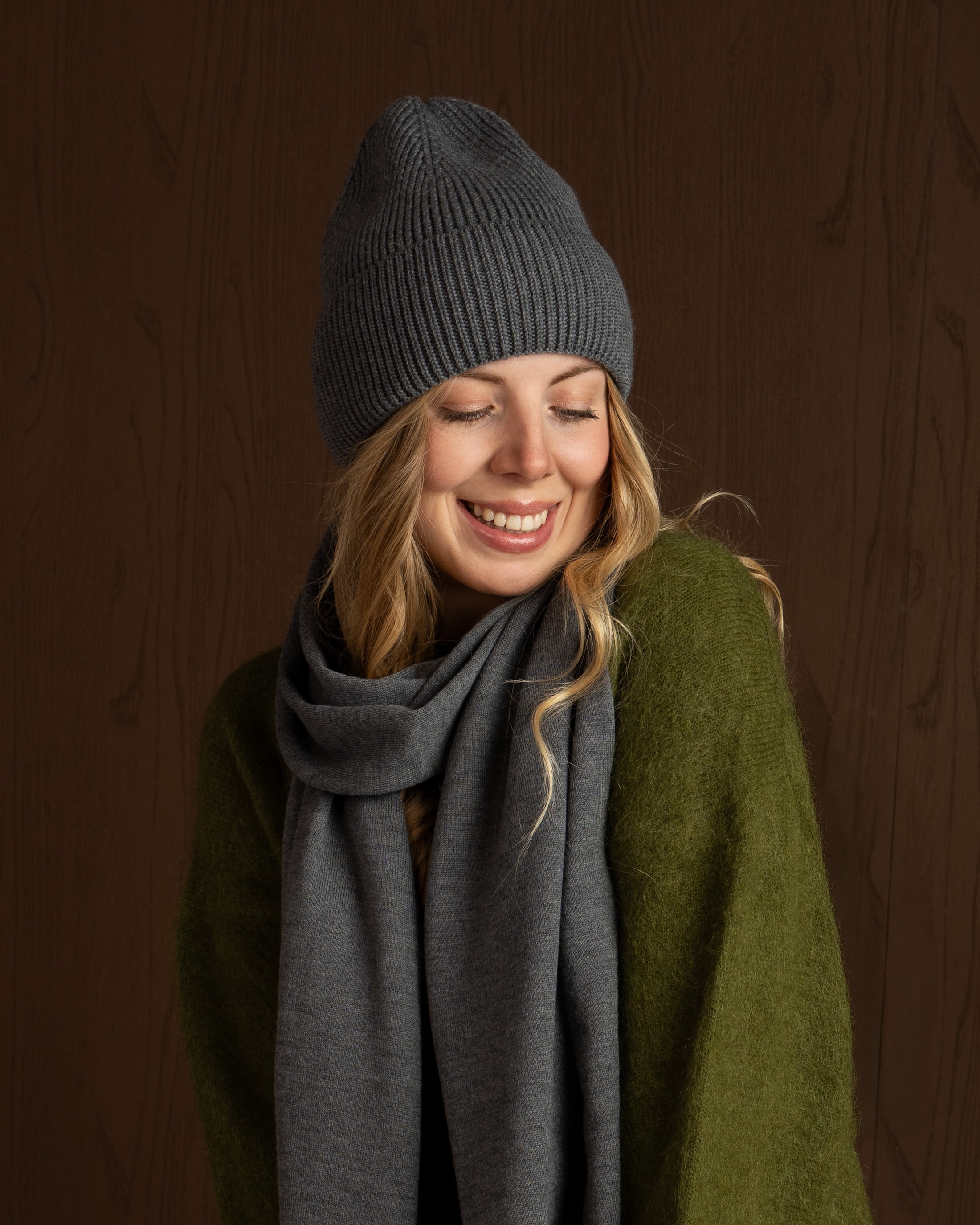 AMBER Czapka z Wełny Merino 100% Szara