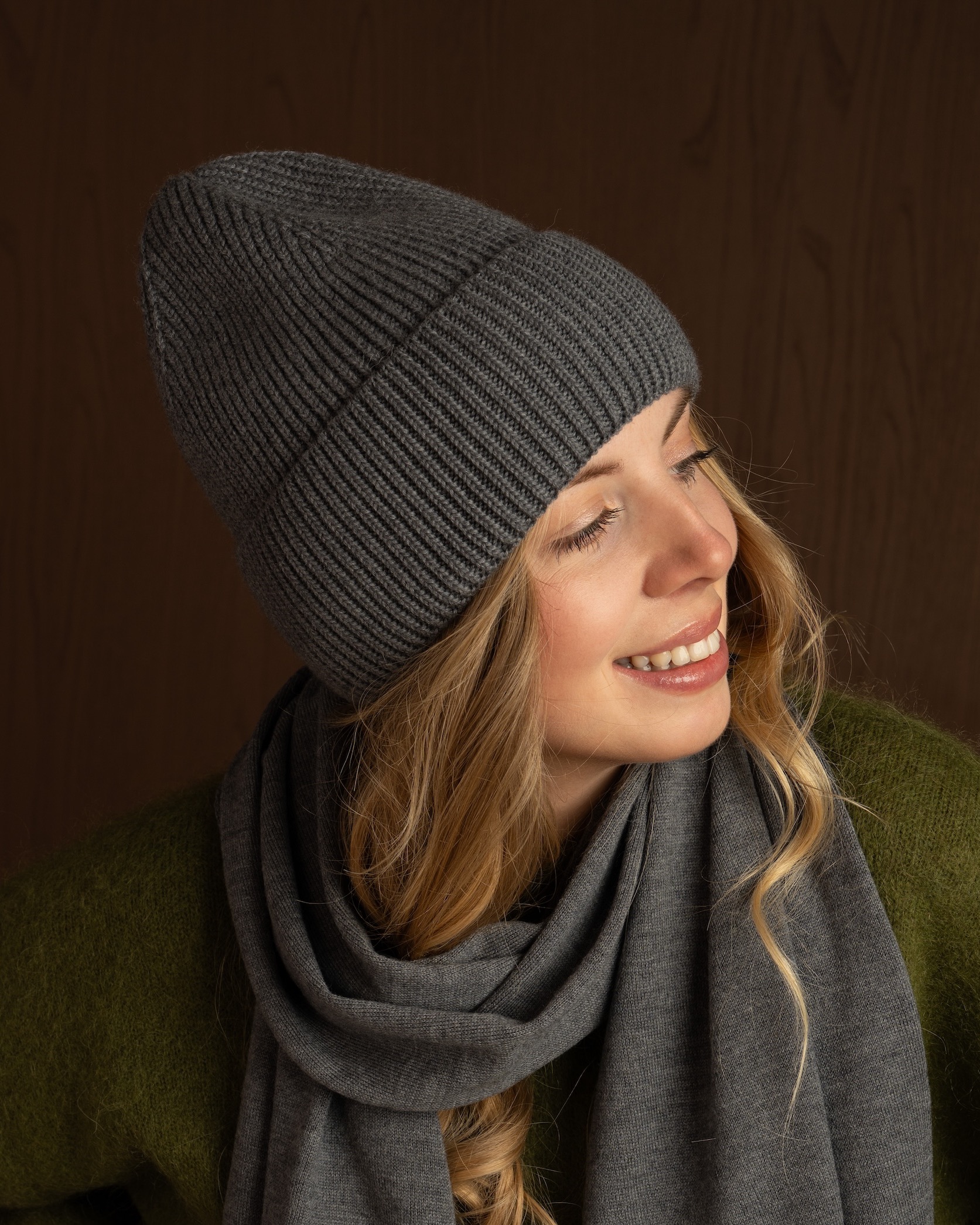AMBER Czapka z Wełny Merino 100% Szara